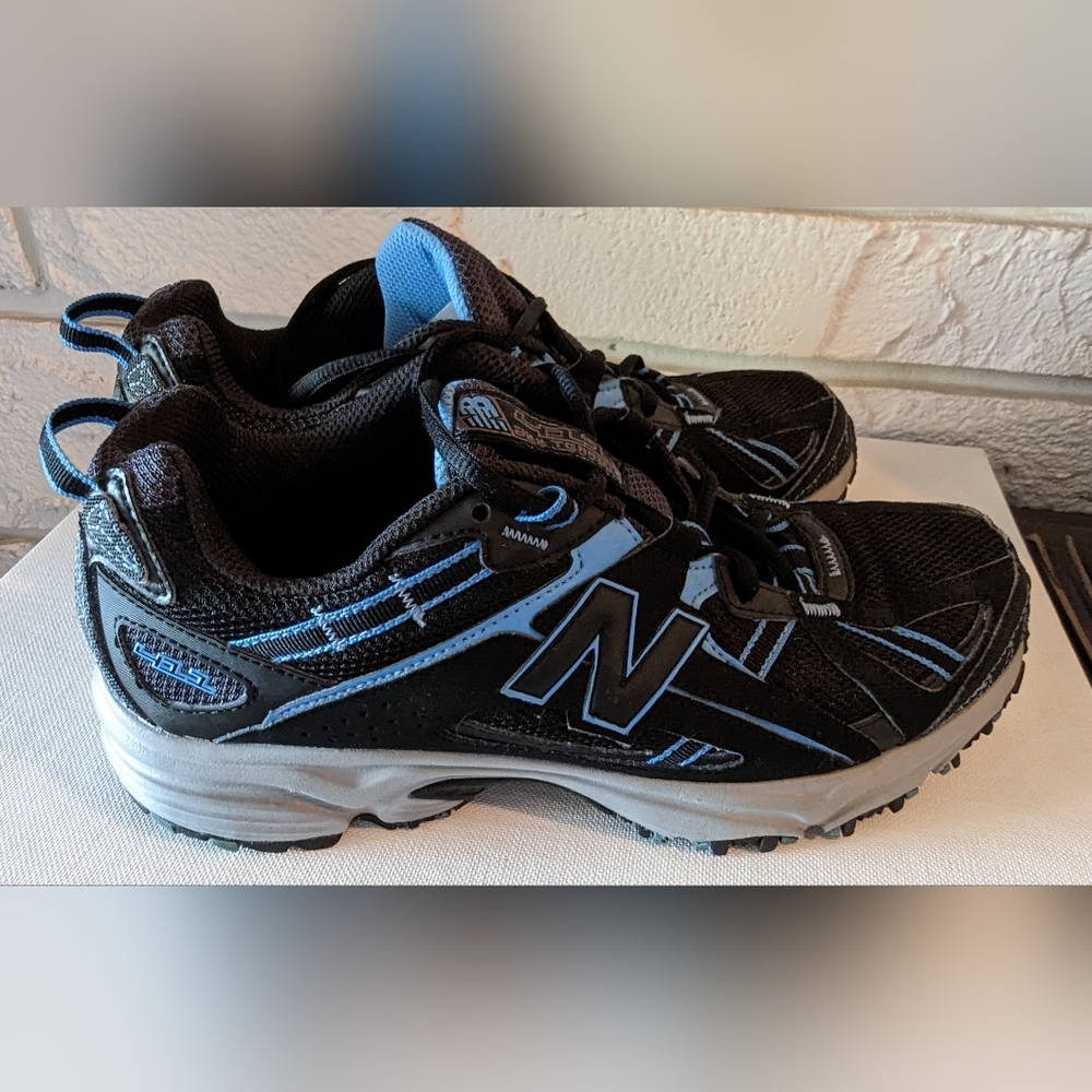 NEW BALANCE 411 All Terrain Sneakers Trail Runners Size 8.5 Black with Blue